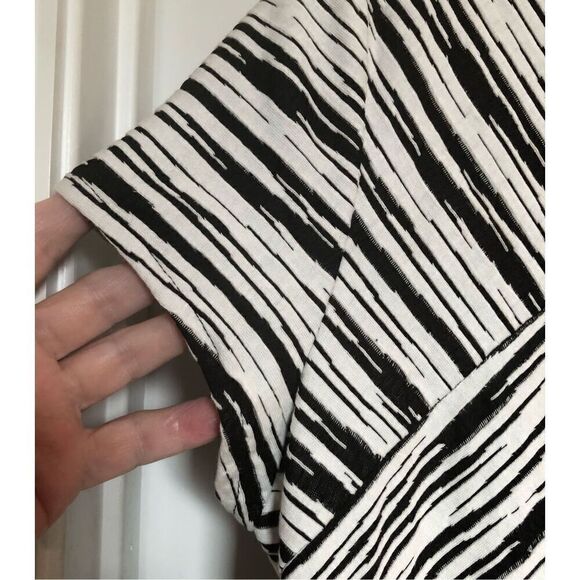 SANDRA DARREN - 🎉HP🎉 EUC - L Sz M Cap Sleeve Printed Geometric BodyCon Sheath - Picture 9 of 14